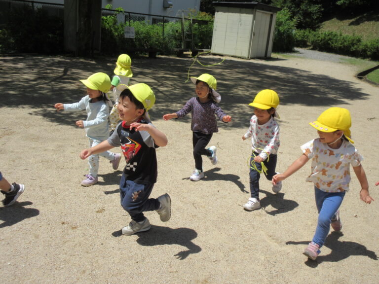 「し・っぽ・ふ・り⁉」【３歳児 にじチーム】